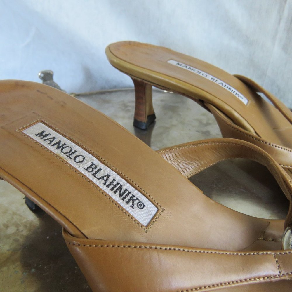 Manolo Blahnik Vintage Thong Kitten Heels